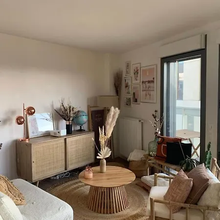 Nice 64 M With Balcony Near The Train Station *
