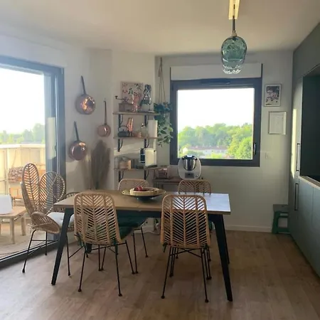 Nice 64 M With Balcony Near The Train Station Appartement Bordeaux