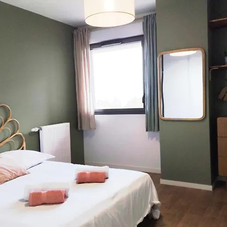 Nice 64 M With Balcony Near The Train Station