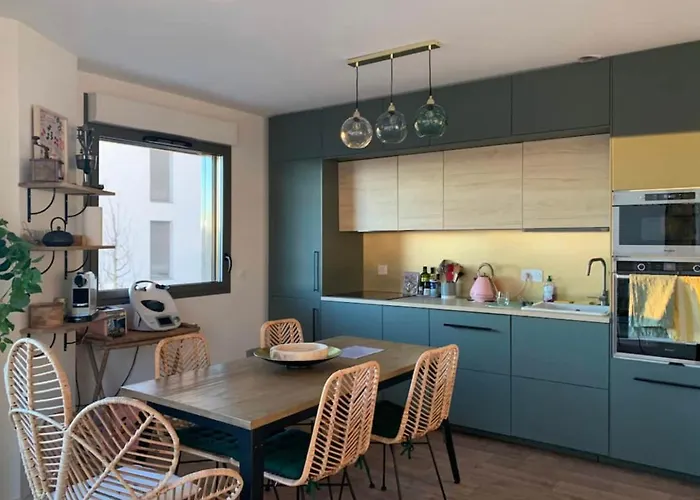 Апартаменты Nice 64 M With Balcony Near The Train Station *