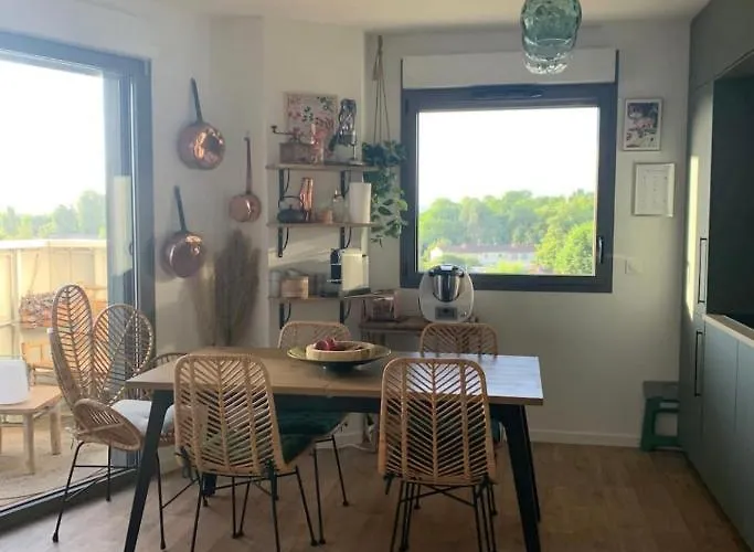 Nice 64 M With Balcony Near The Train Station Appartement Bordeaux