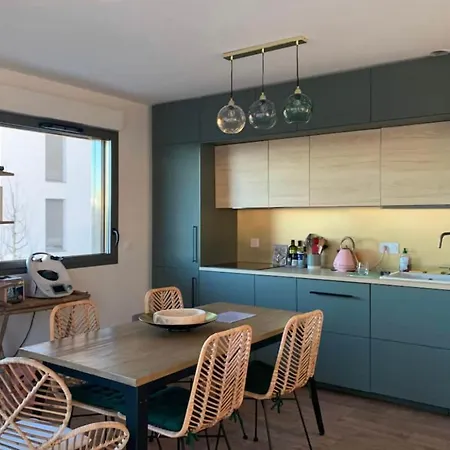 Daire Nice 64 M With Balcony Near The Train Station *