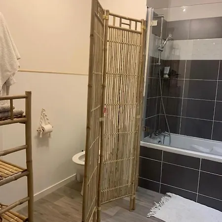 Apartman Nice 64 M With Balcony Near The Train Station
