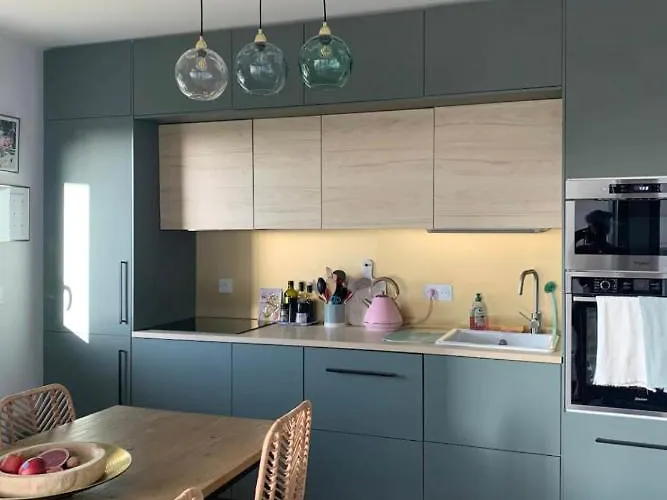 Nice 64 M With Balcony Near The Train Station Daire *