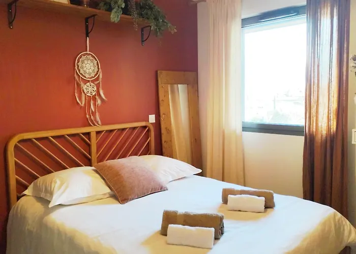 Daire Nice 64 M With Balcony Near The Train Station