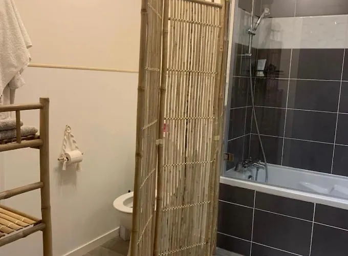 Apartmán Nice 64 M With Balcony Near The Train Station